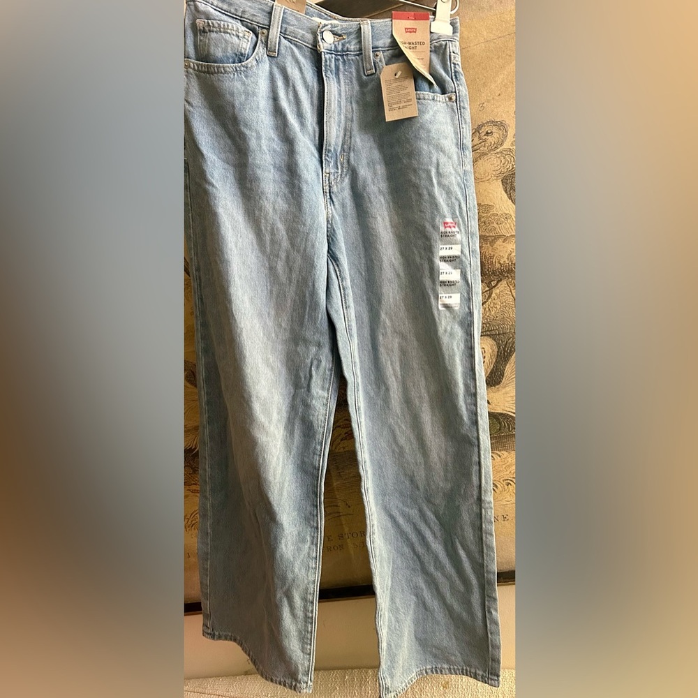 * New Levi’s High Waisted Straight Leg Light Wash Relaxed Jeans SZ 27 x 29 *